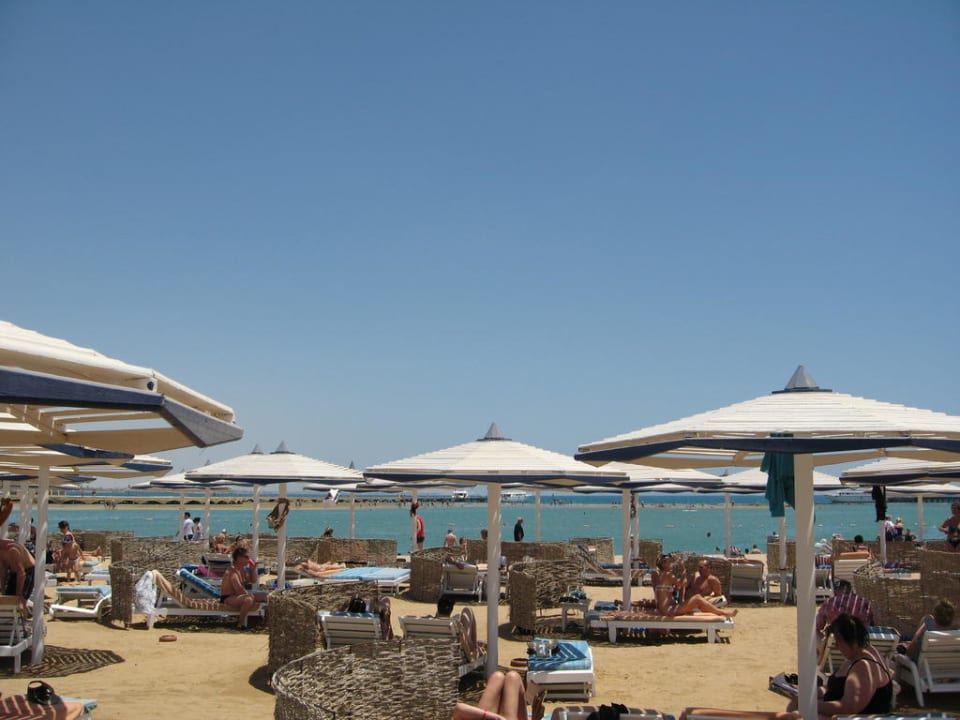 Strand vo Terrasse aus Pickalbatros Dana Beach Resort - Hurghada