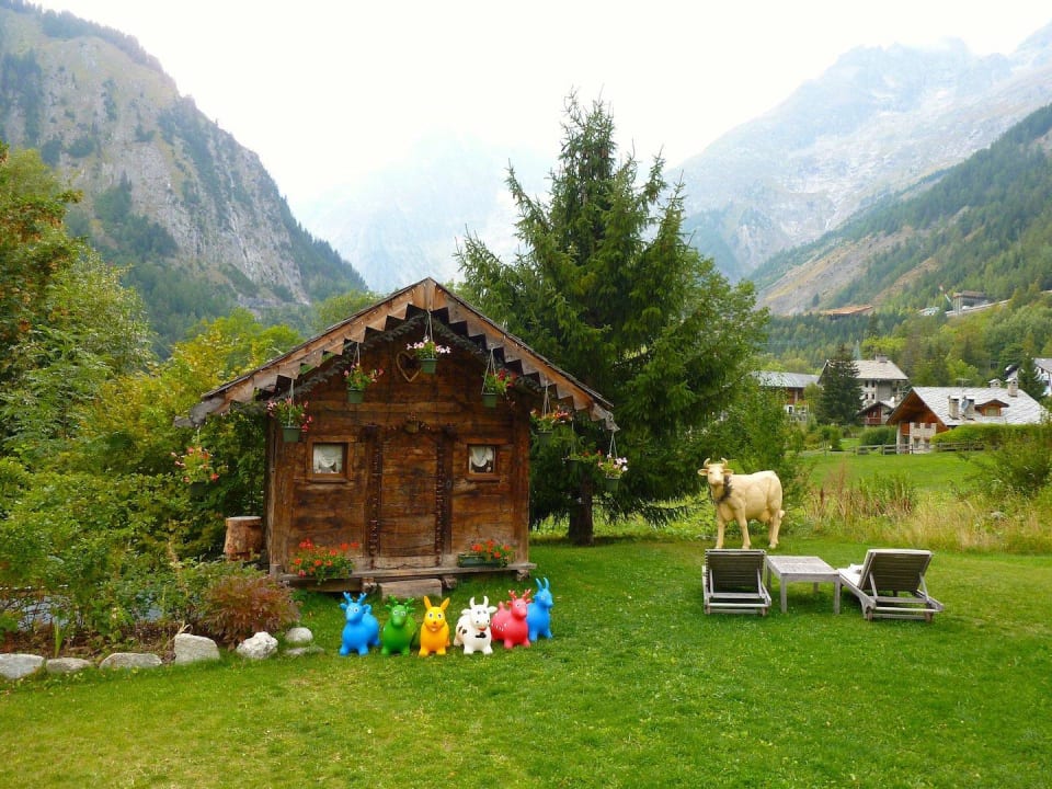 Gartenanlage mit Häuschen Hotel Auberge de la Maison