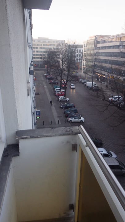 Balkon oder Vorsprung? Berlin Plaza Hotel