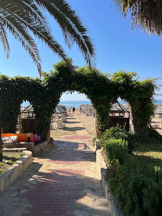 Strand Hotel Defne Garden