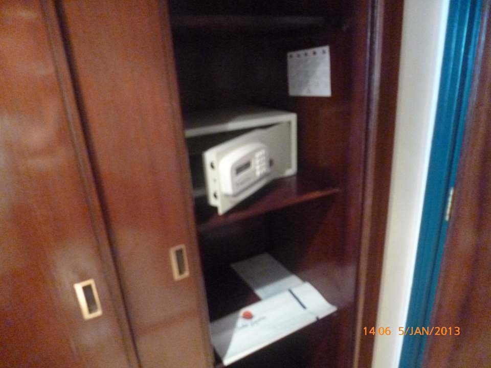 Schrank Sultan Gardens Resort