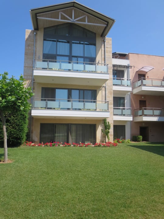 3-geschosssige Wohnanlage Istion Club & Spa