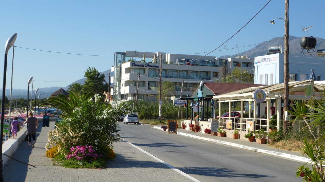 Blick zum Hotel nahe des Corissa Parks aufgenommen Hotel Corissia Princess