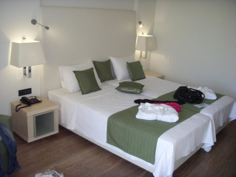 Bett Minos Mare Royal