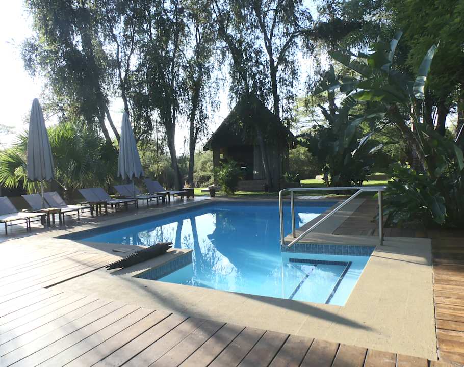 Pool Hakusembe River Lodge