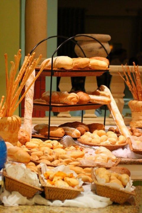 Büffetrestaurant - vielfältige Brotsorten Dreams Royal Beach Punta Cana