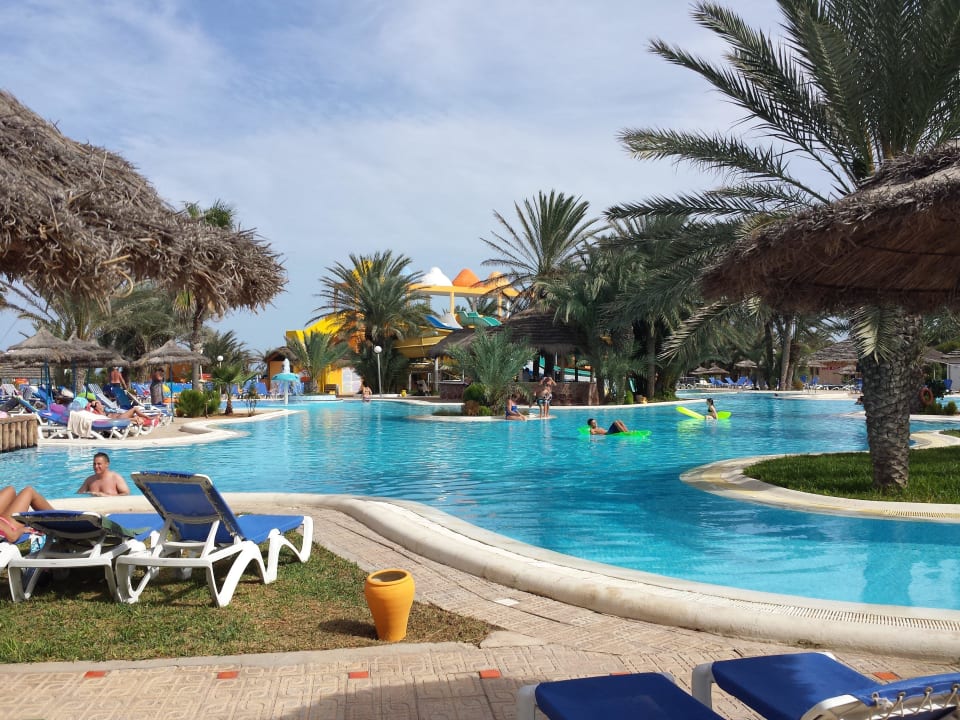 Hintere Poolanlage Caribbean World Thalasso Djerba