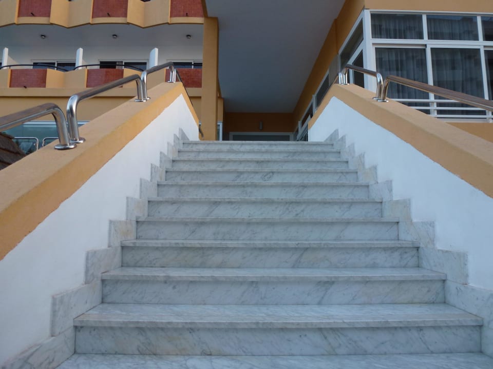 Aufgang vom H-Pool zum Restaurant /Bar/Lobby allsun Hotel Lucana