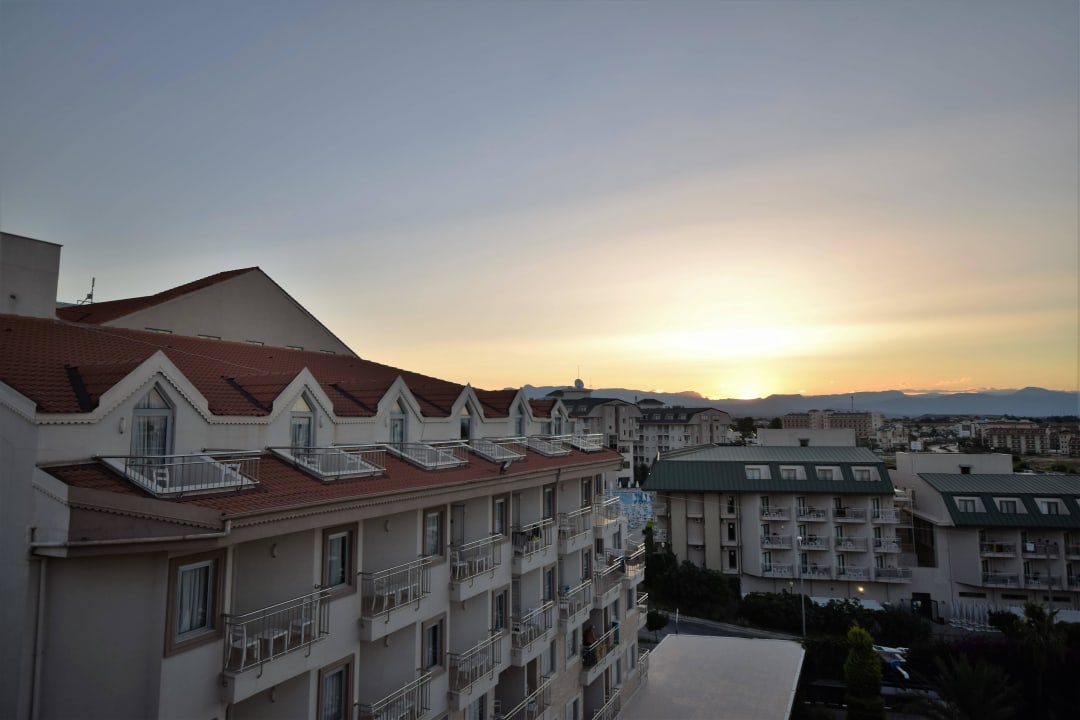 Sonnenaufgang über Taurusgebirge vom Hotel aus Side Aluna Hotel