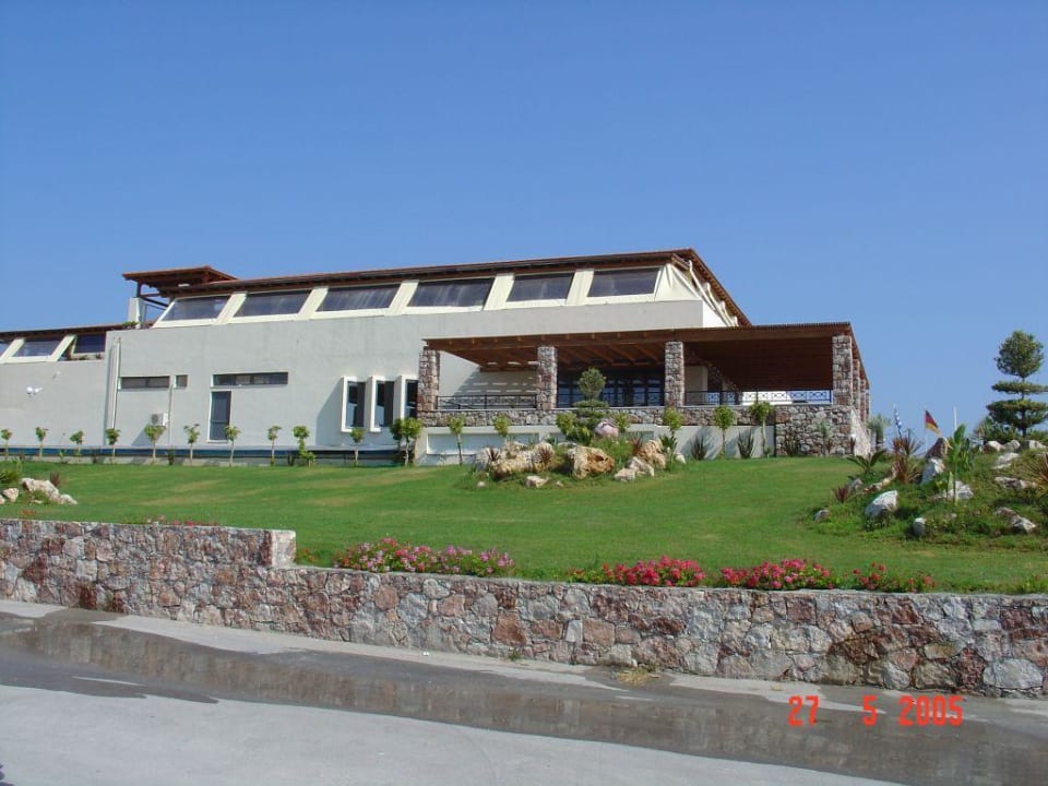 Eingangsbereich Mikri Poli mit Restaurant Atlantica Mikri Poli Rhodes