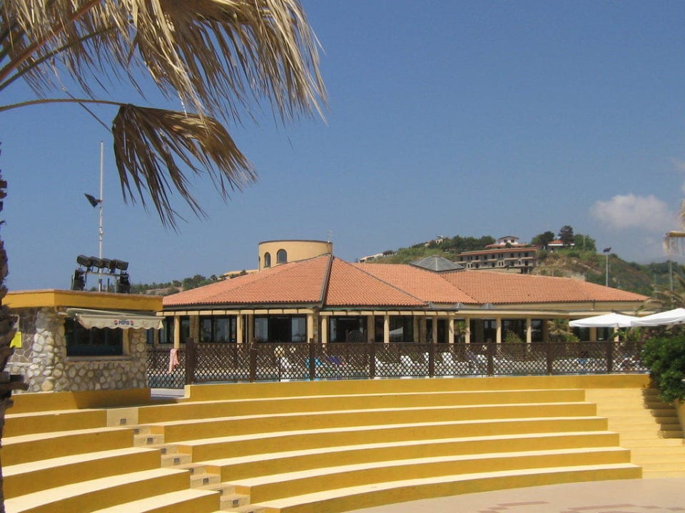 Amphietheater/Restaurant Villaggio Torre Ruffa Robinson