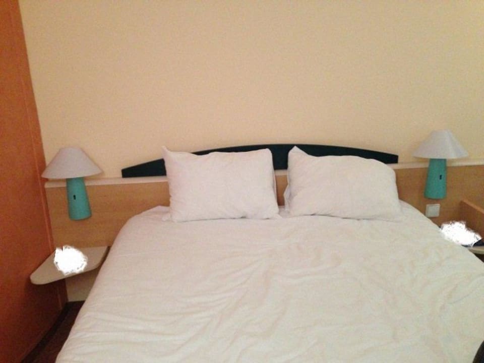 Enges Doppelbett B&B Hotel Frankfurt-Messe