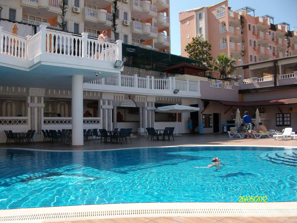 Blick auf die Poolbar Hotel Club Paradiso