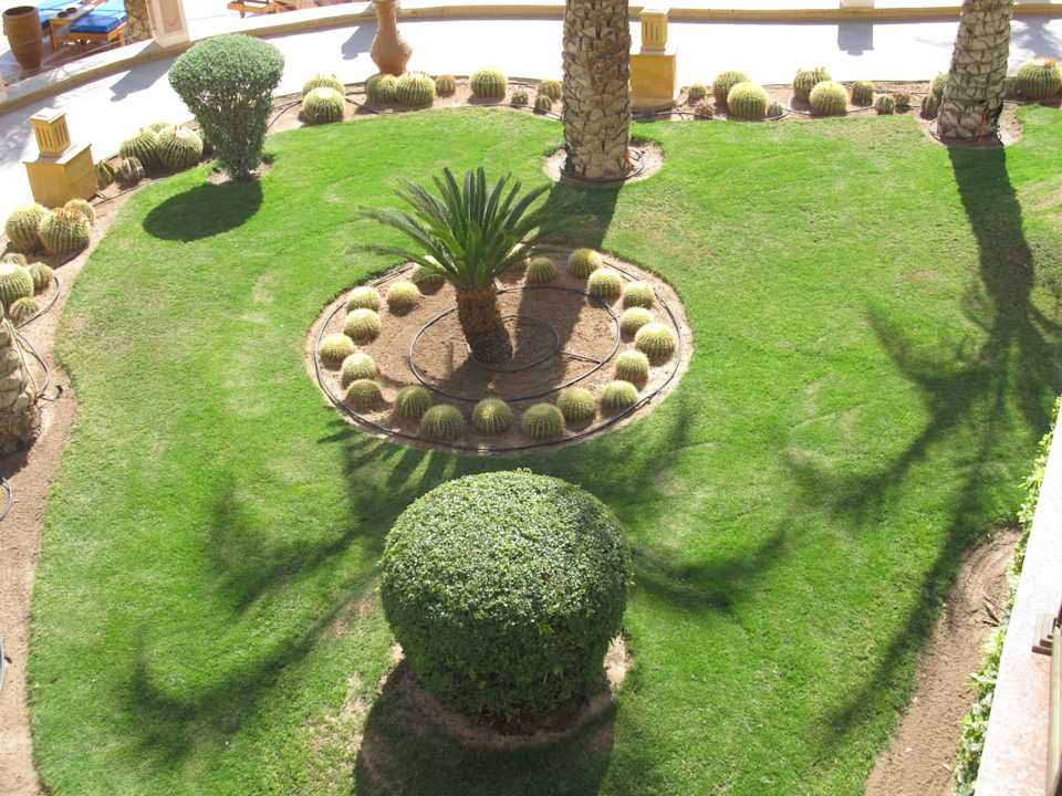Schöne Aussenanlage Pickalbatros Palace Resort