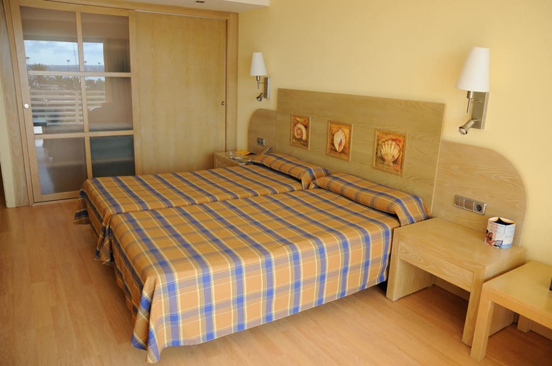Zimmer 304 - Betten und Wandschrank Iberostar Selection Playa de Palma