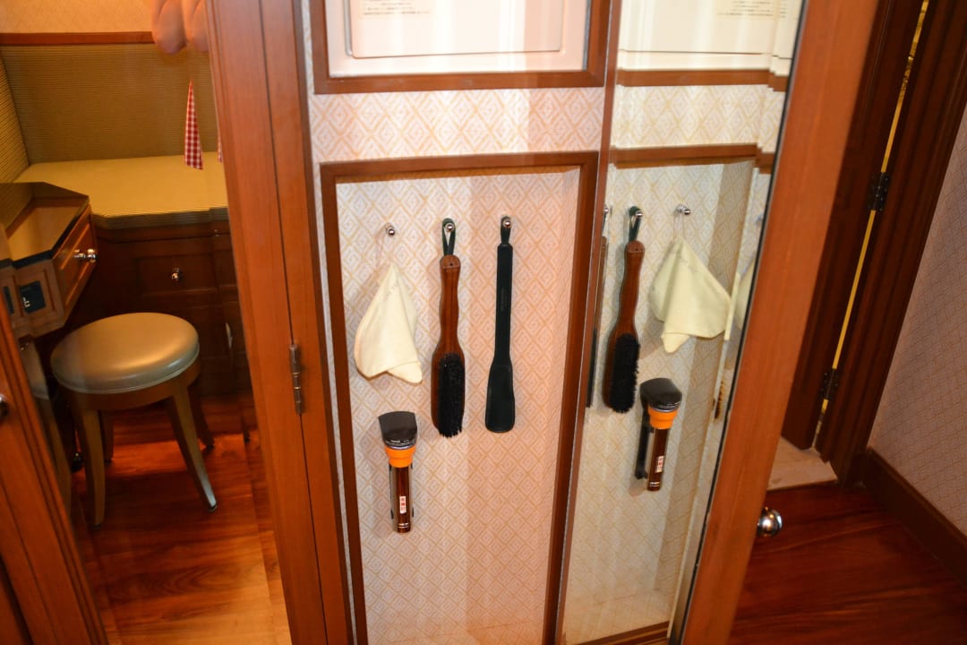 Falls mal die Schuhe schmutzig sind. Hotel The Peninsula Bangkok