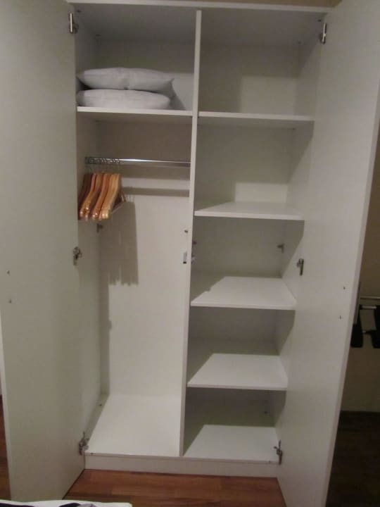 Schrank im Schlafzimmer Eurostrand Resort Lüneburger Heide