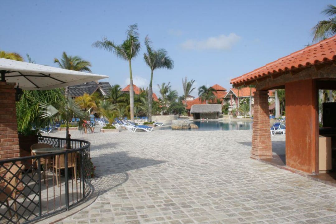 Hotelanlage,vom Strand zur Rezeption 12 Villas Bavaro Resort & Spa