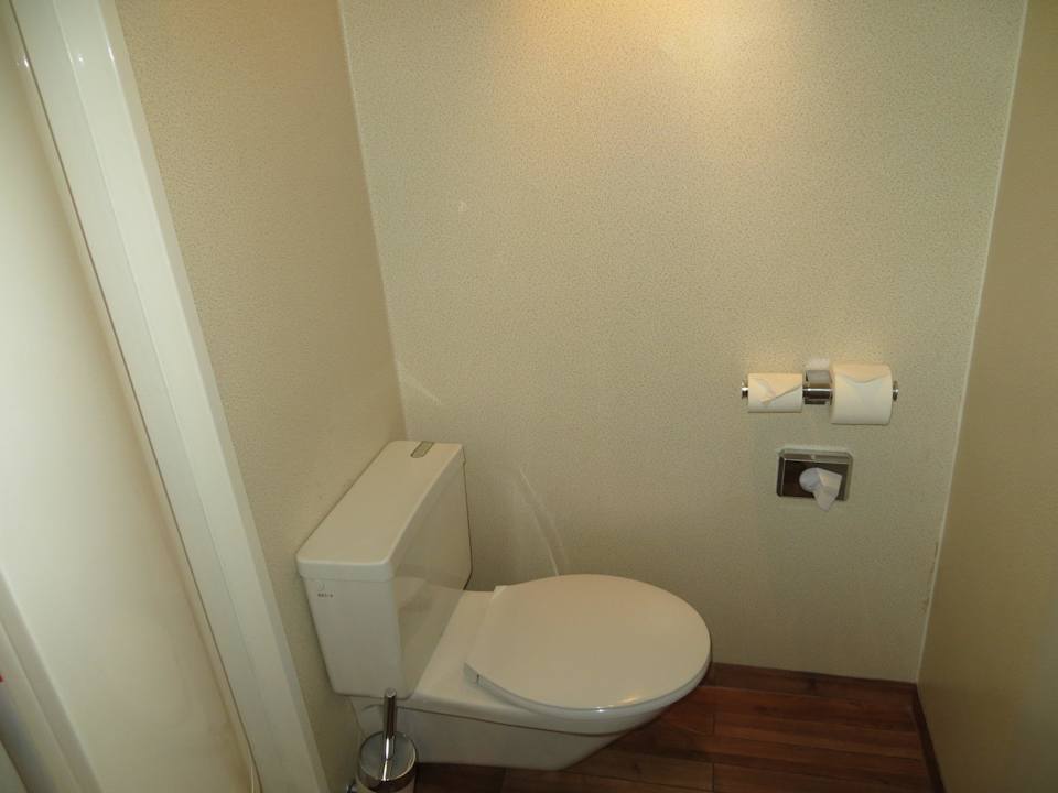 Teil des Badezimmers Select Hotel Hamburg Nord