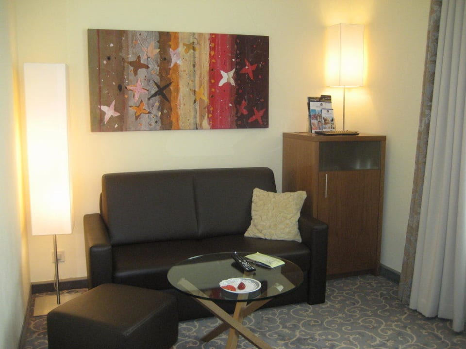 Sitzecke / Minibar Hotel Weisses Kreuz