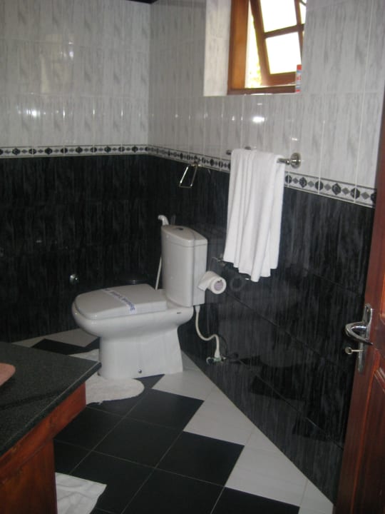 Großes sehr sauberes Bad Hotel Bentota Village