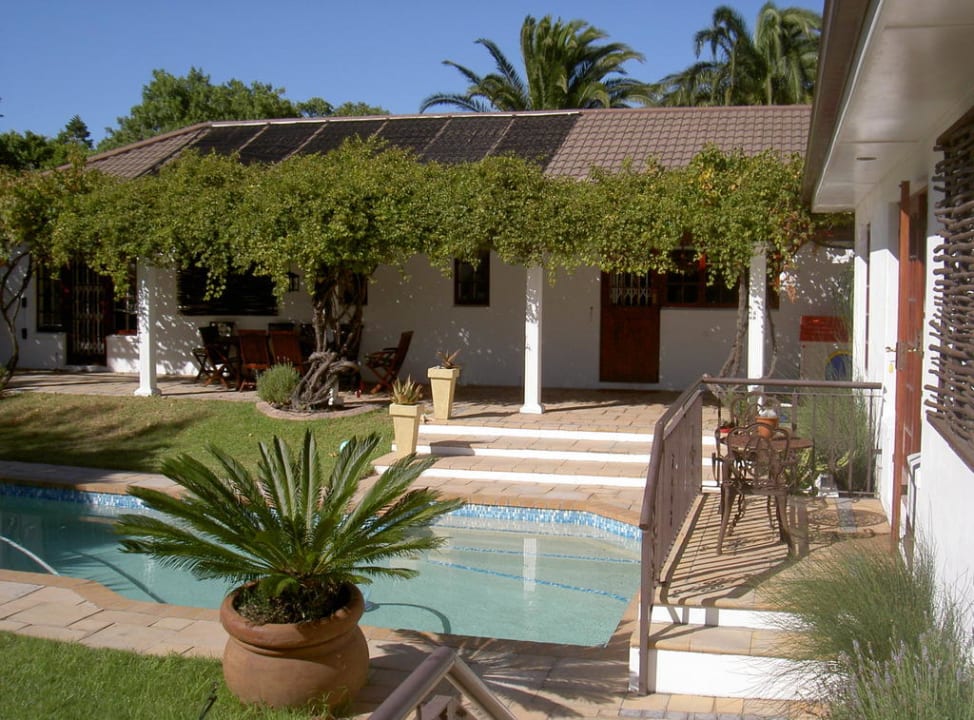 "Pool Und Haupthaus (Gastg..." Bed & Breakfast Constantia Palms ...