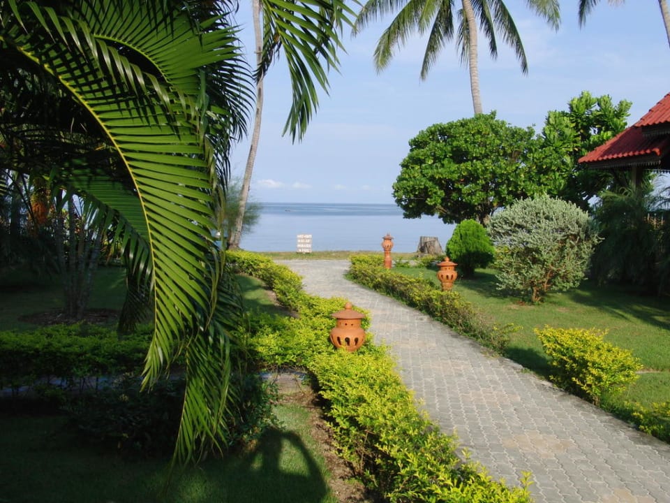 Gartenanlage, Weg zum Strand Long Bay Resort Koh Phangan
