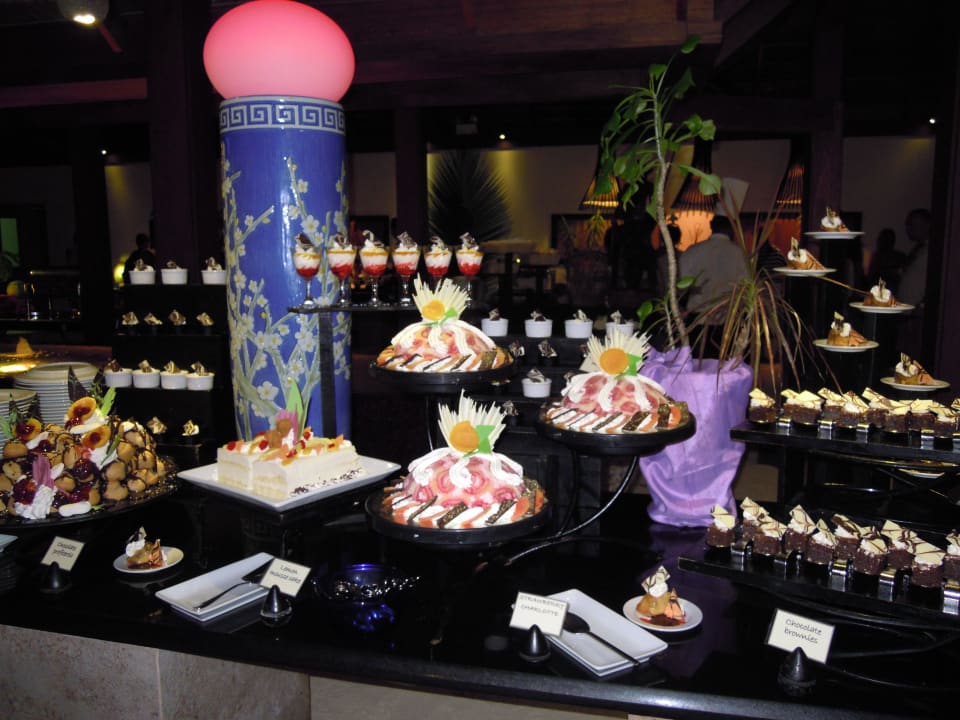 Dessert Buffet Malaan Restaurant Meeru Maldives Resort Island