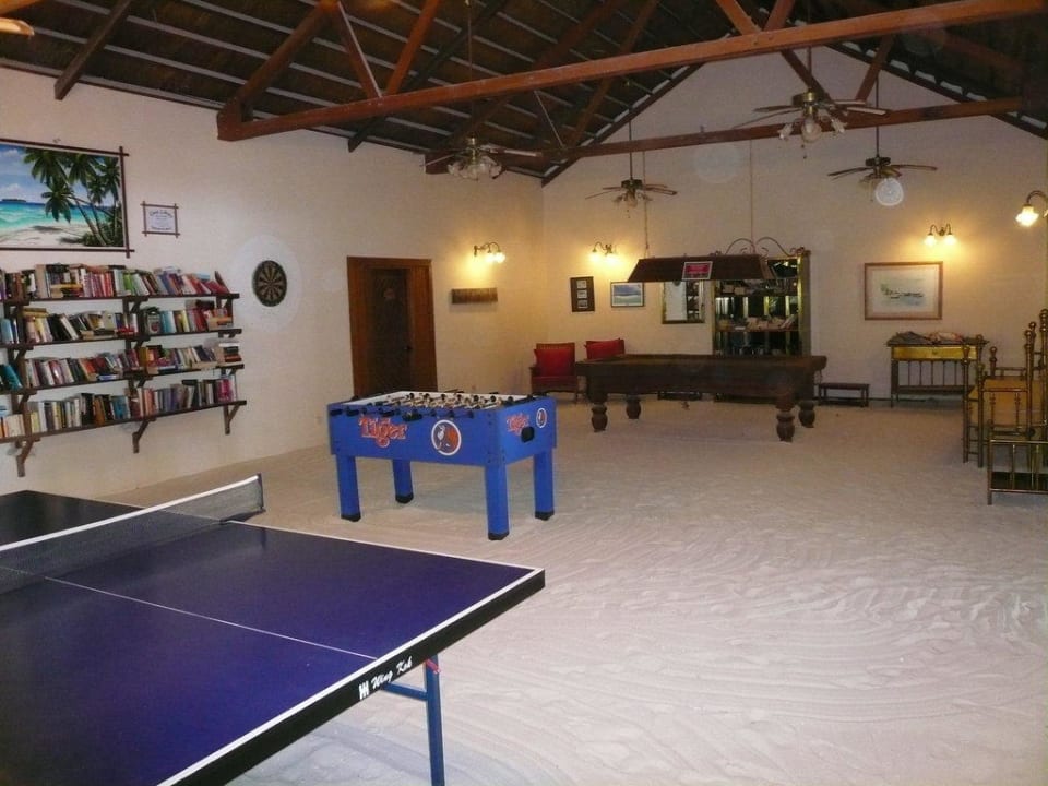 Freizeitraum mit Billard, Kicker, Tischtennis NH Collection Maldives Reethi Resort