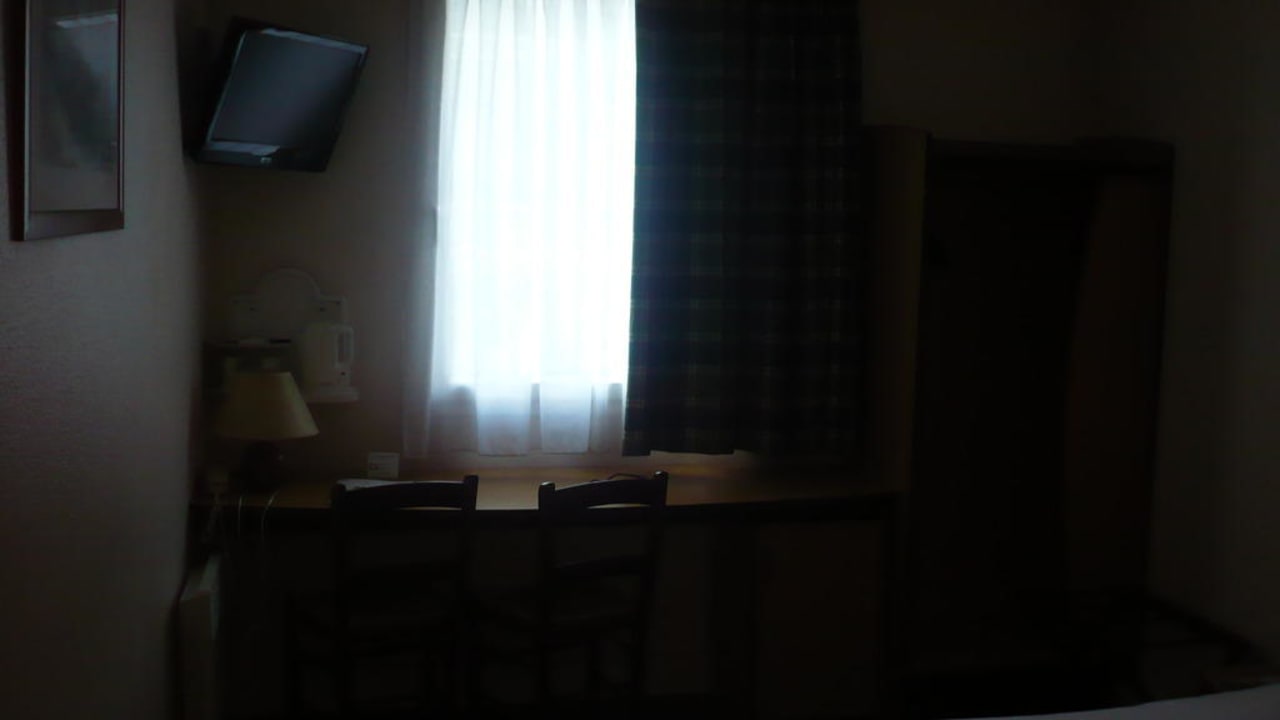 Schreibtisch Hotel Campanile Paris Pont de Suresnes