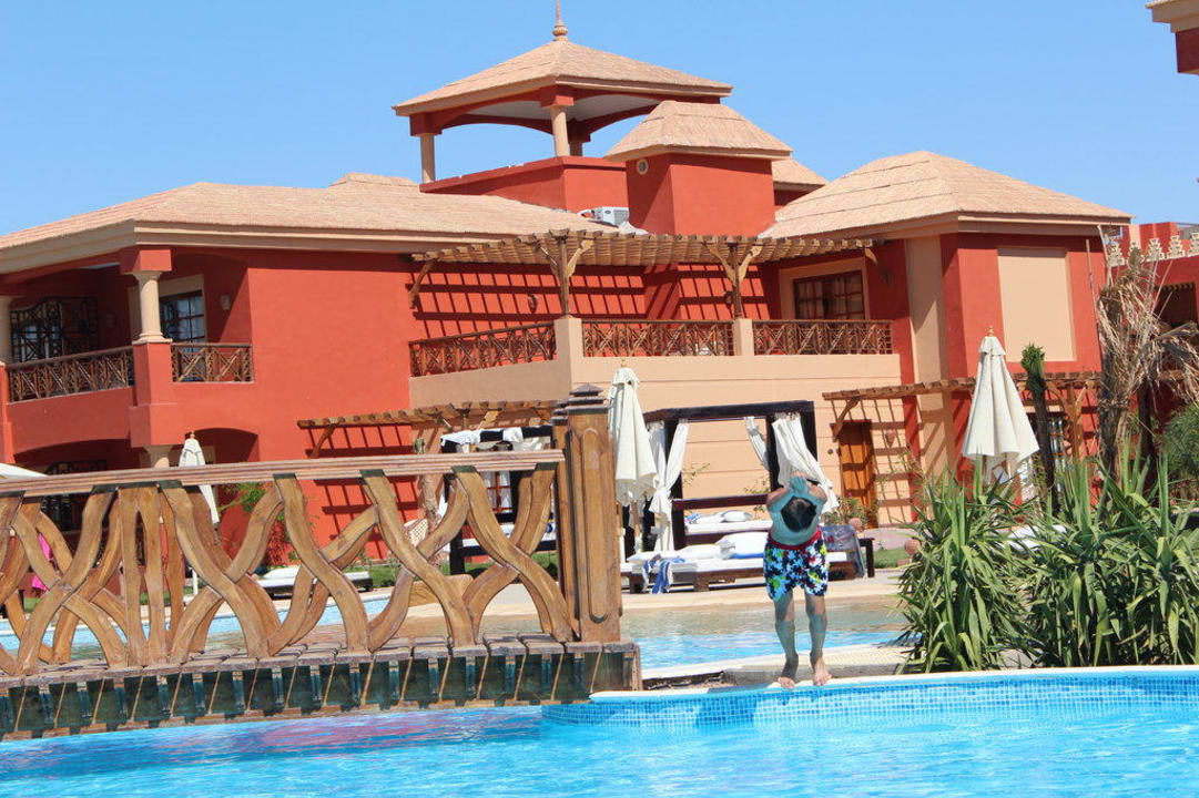 Вид из бара Pickalbatros Alf Leila Wa Leila Resort - Neverland Hurghada
