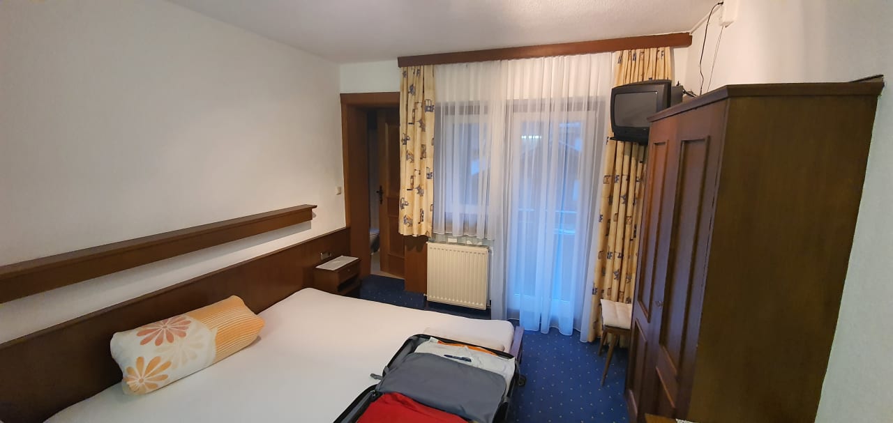 Zimmer Apartments Tiroler Cafe