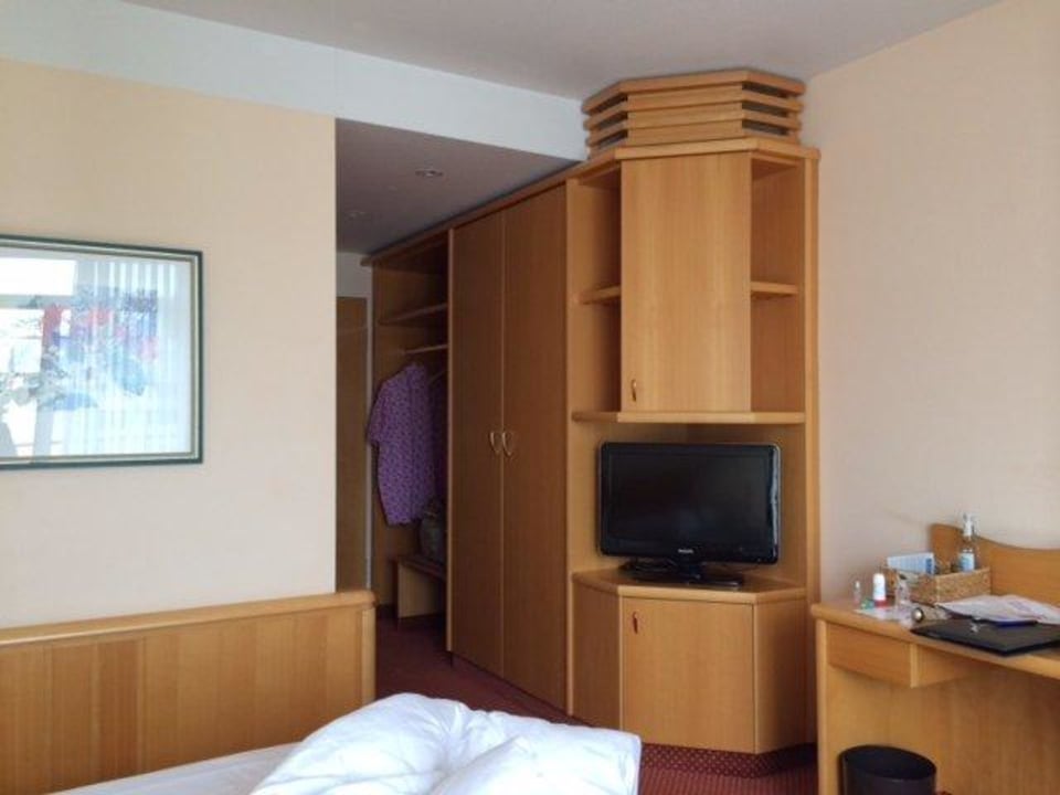 Sehr einfache u. veraltete Zimmerausstattung Seehotel Großherzog von Mecklenburg