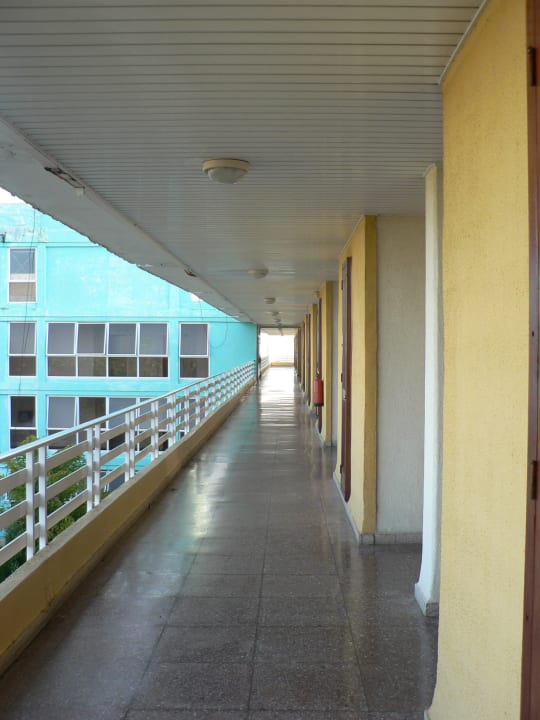 Gang zu den Zimmern Hotel Kohly