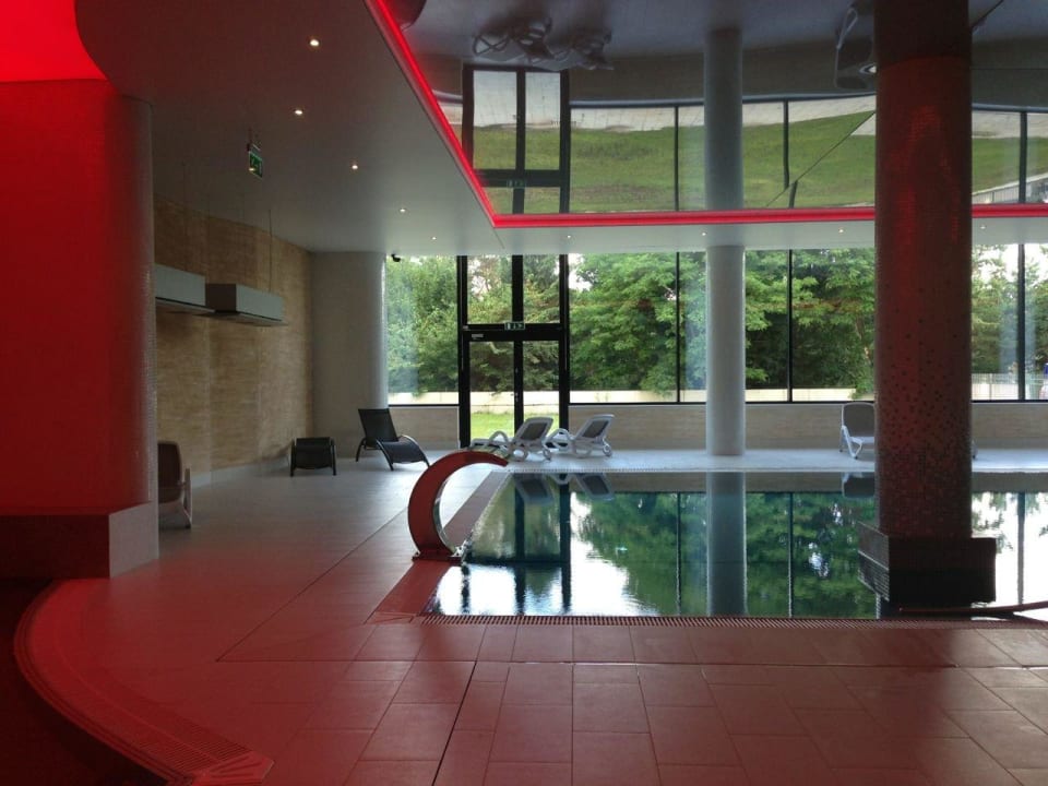 Kleines Schwimmbad mit Lichtwechsel Vestina Wellness & Spa Hotel
