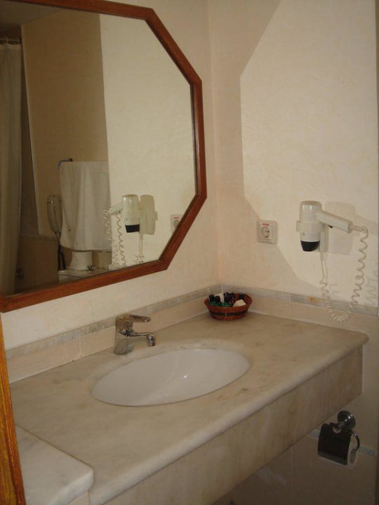 Badezimmer, etwas renovierungsbedürftig aber ok Senza Sunset Beach Hotel