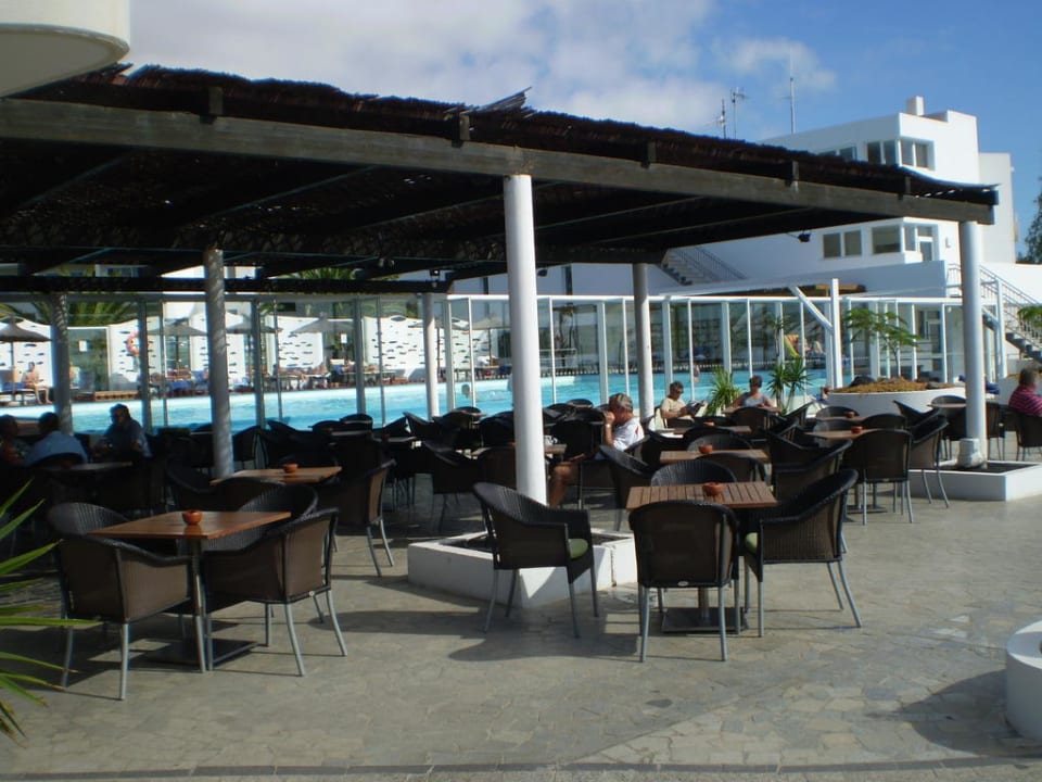 Der Ruhepool mit kleiner Bar  allsun App.-Hotel Esquinzo Beach