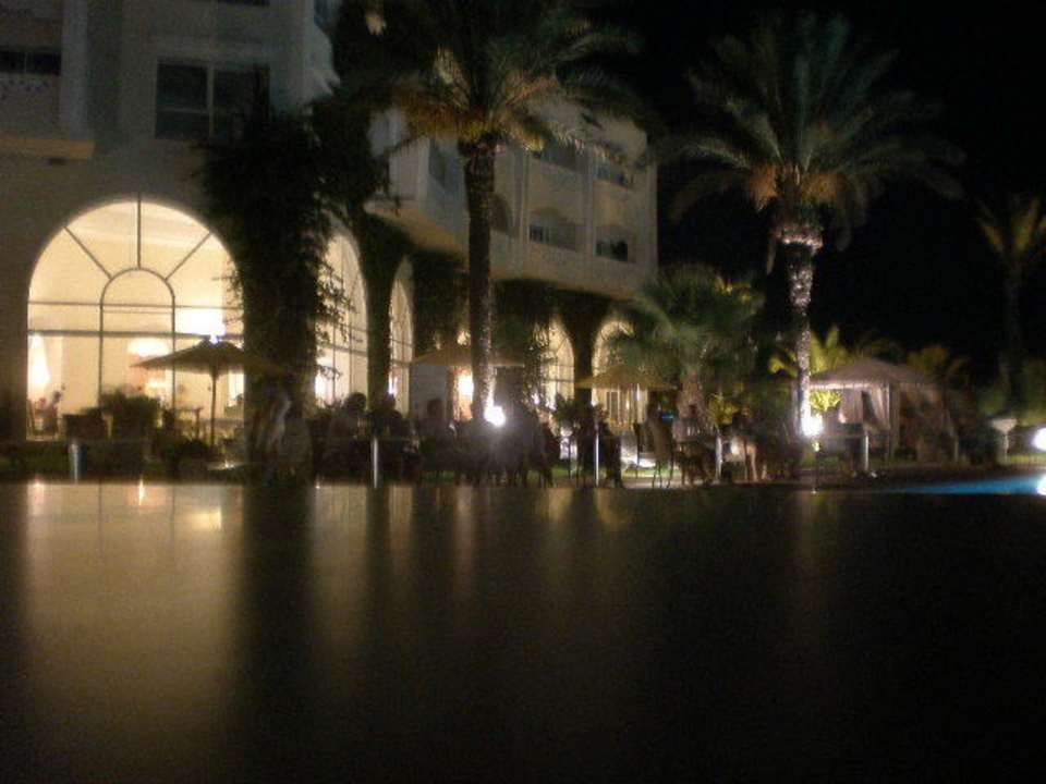 Das Hauptrestaurant abends/da sieht es schön aus Mahdia Beach & Aquapark