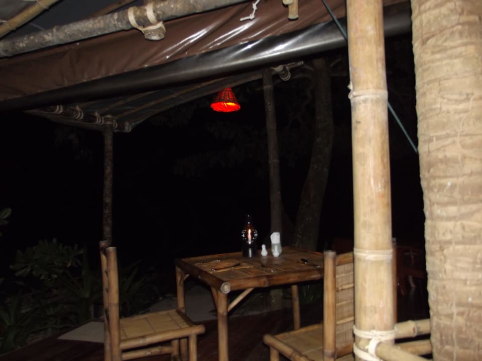 Am Abend im Restaurant Hotel Thapwarin Resort