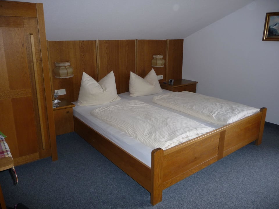 Kleines Zimmer mit Schräge Hotel Alpenglühn