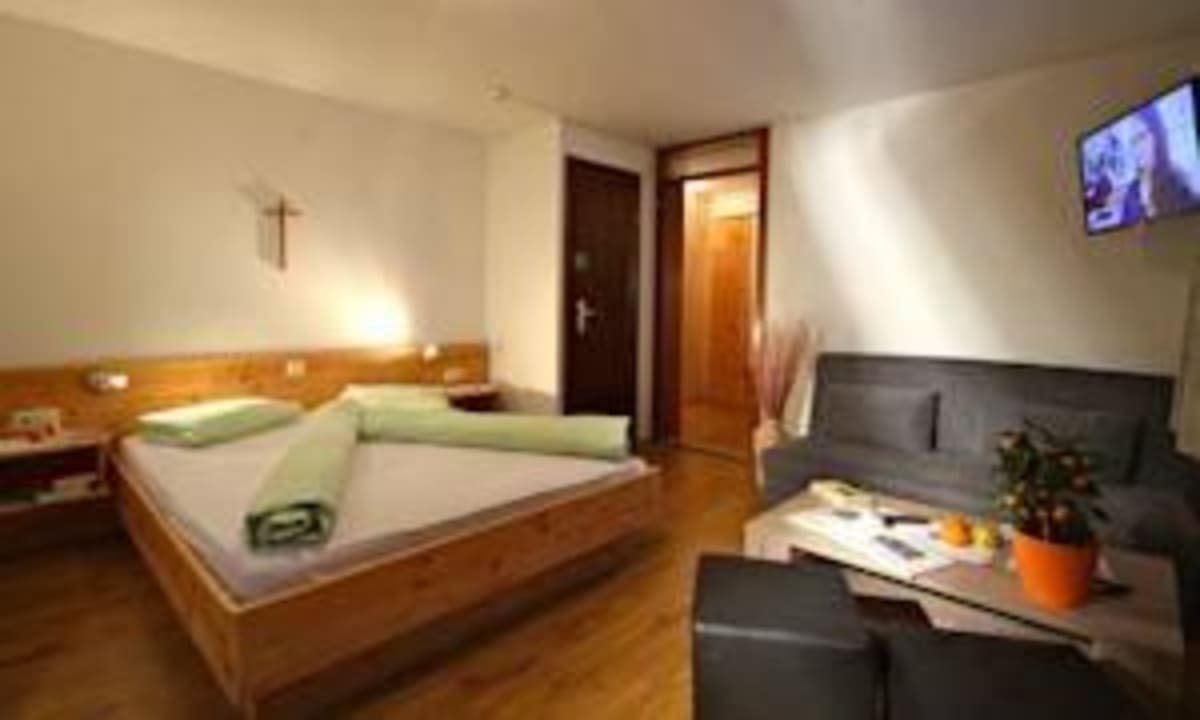 Eines unserer charmanten Zimmer Hotel Dorfgasthof Adler Mellau