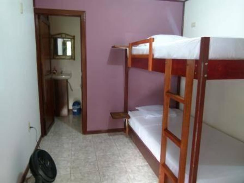 Dorm Aracari Garden Hostel