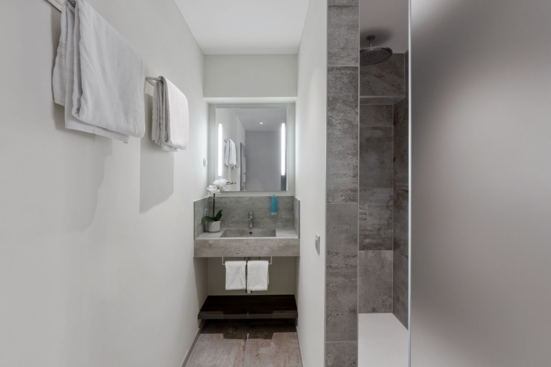 Zimmer Ascona Lodge, Pool & Garden Retreat