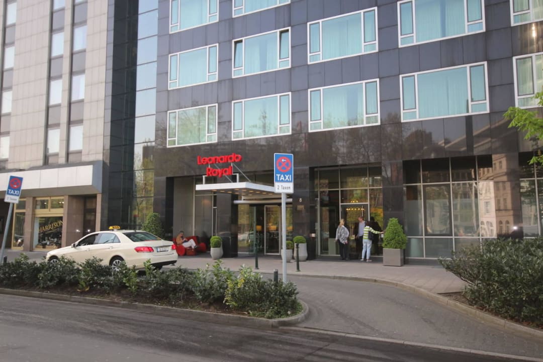 Ansicht vom Graf-Adolf-Platz Leonardo Royal Hotel Düsseldorf Königsallee