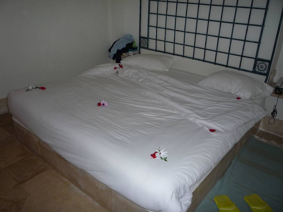 Bett mit BlÃ¼ten Movie Gate Miramar