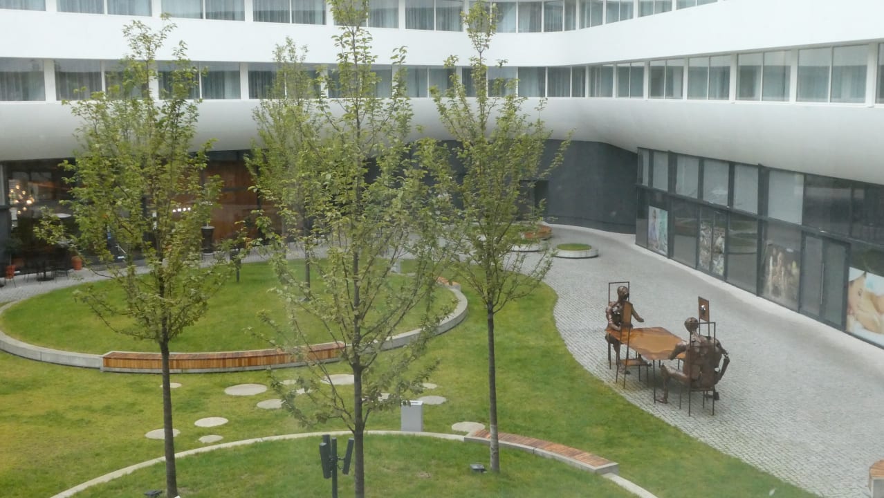 Gartenanlage DoubleTree by Hilton Hotel Wroclaw