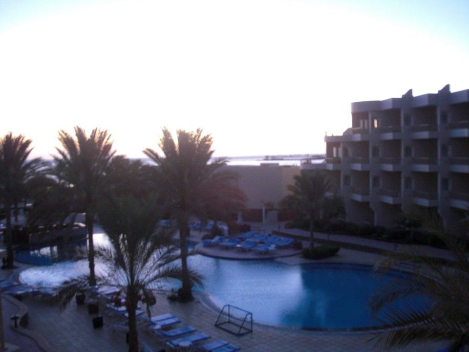 Anlage bei Sonnenaufgang Sea Star Beau Rivage