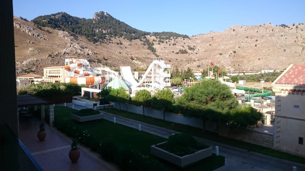 Blick von unserem Zimmer auf Aquapark, (inkludiert) Atlantica Aegean Blue