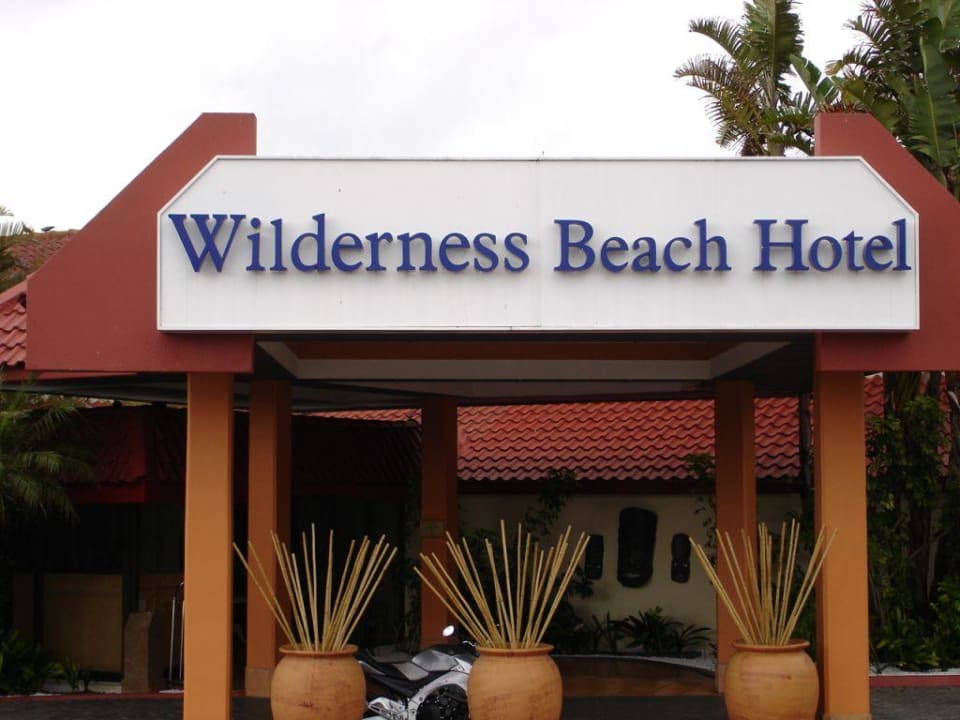 Hoteleingang Wilderness Beach Hotel