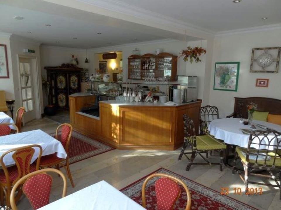 Frühstücksraum mit Buffet-Tresen Hotel Garni St. Georg